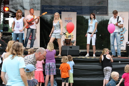 gal/2010/2010 Saitentwist Gelsenkirchen 6.6. Tag des Kindes Sport Paradies/2010 Saitentwist 06.06. Gelsenkirchen Sportparadies Tag d Kindes 037.jpg